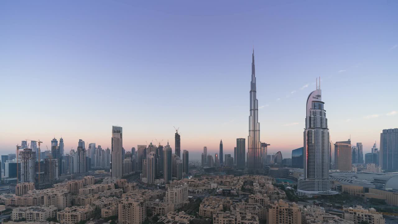 4k timelapse - horizonte da cidade e paisagem urbana ao nascer do sol em dubai.