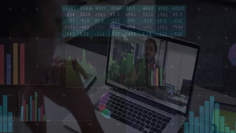 Animación-Del-Procesamiento-De-Datos-Financieros-Sobre-Diversos-Empresarios-En-Una-Llamada-De-Computadora-Portátil