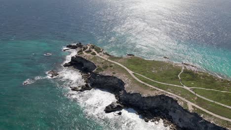 Aerial-of-Isla-Mujeres,-perfect-weather-condition-zoom-out-drone-shot