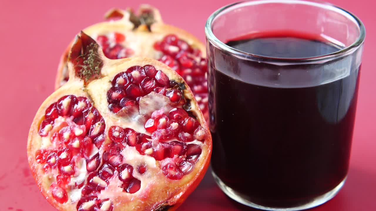 Granatæblejuice og frugt