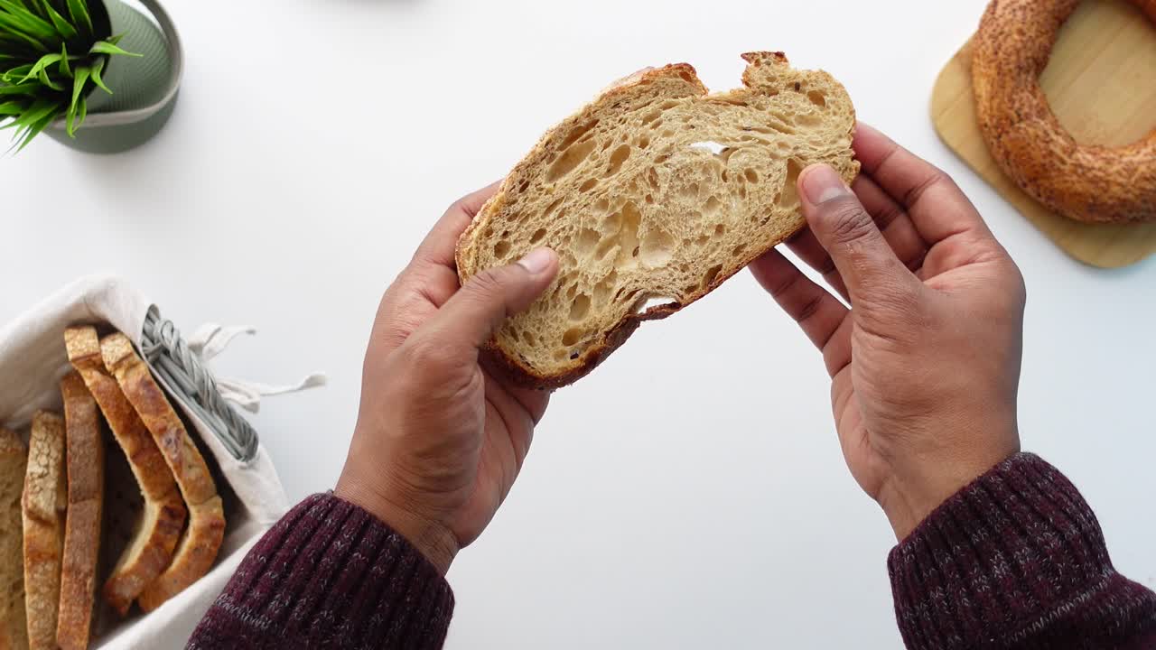 Man holding a slice of bread
