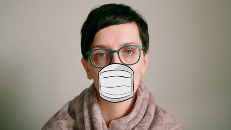 vista de cerca de la señora con gafas con una máscara facial