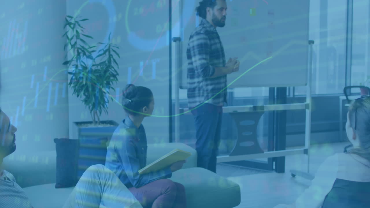 animación del procesamiento de datos financieros sobre diversos colegas que discuten el trabajo en la oficina