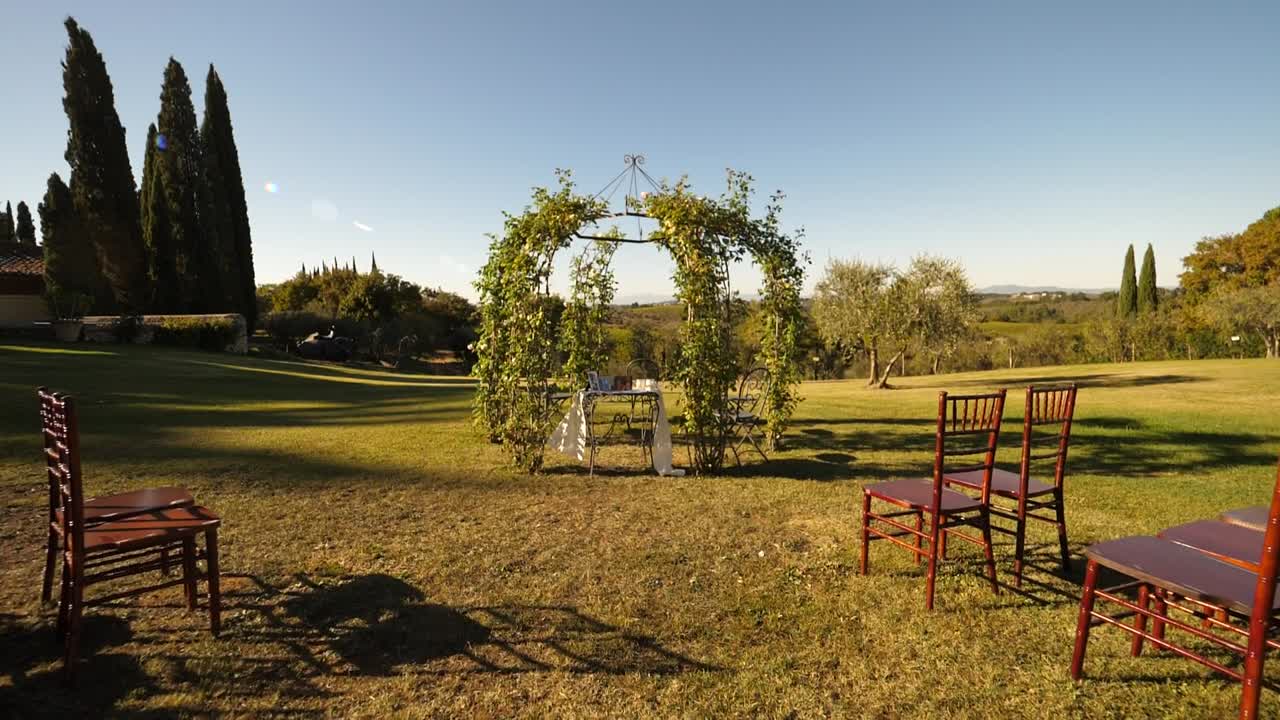 Matrimonio all'aperto in Italia al rallentatore