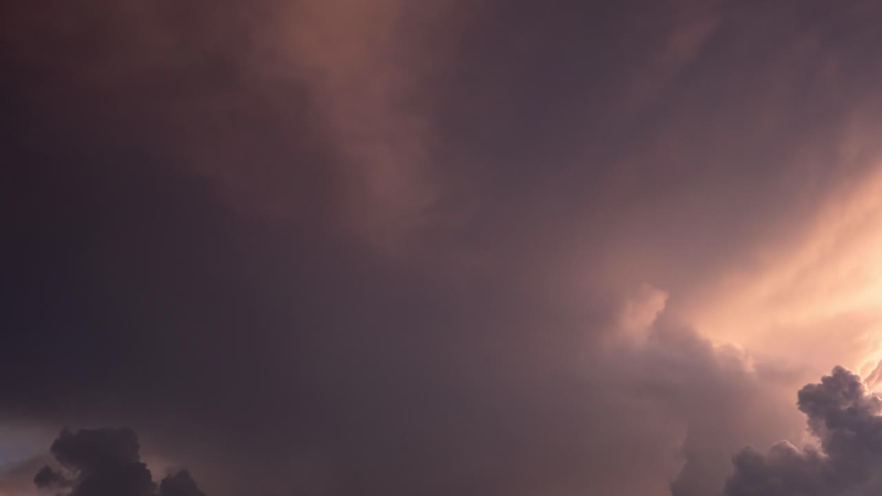 Dramatic Cloud Formation and Lightning Timelapse