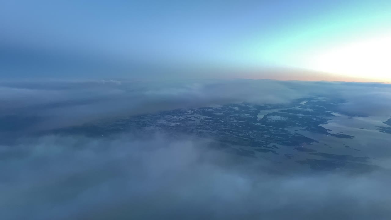 vista aérea de la costa noruega durante el amanecer