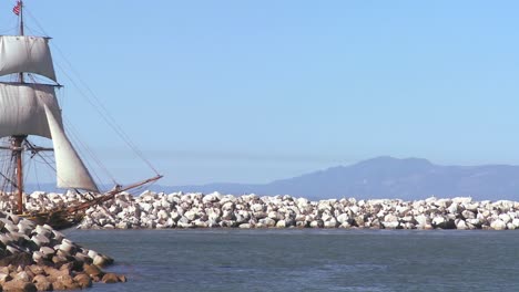 Ein-Großer-Meisterschoner-Segelt-Auf-Hoher-See-5