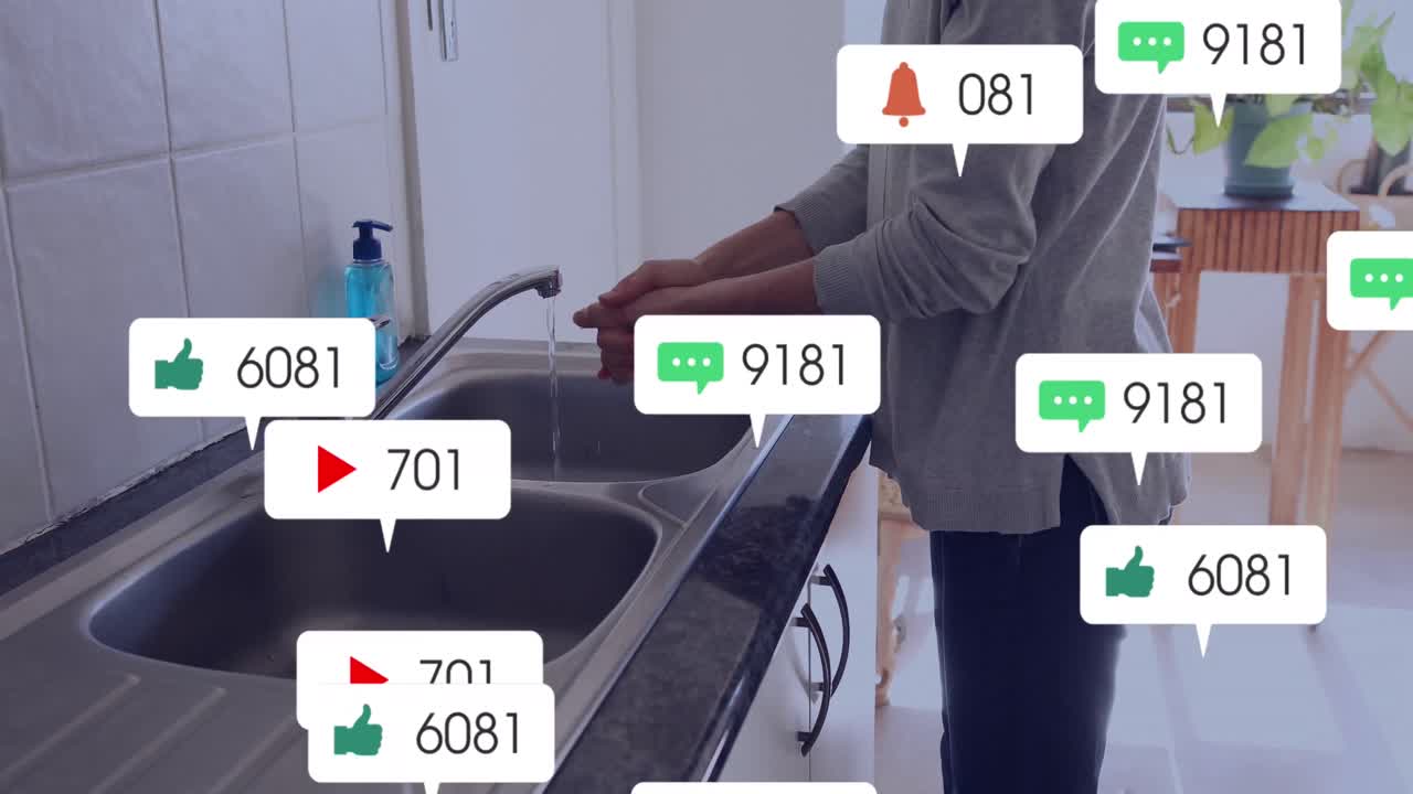 카우카시안 남자가 집에서 세탁기에 비누로 손을 는 것에 대한 알림 바의 애니메이션