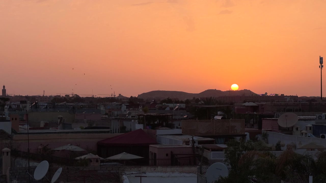 Tramonto arancione sulla Medina di Marrakech - Ora d'oro.