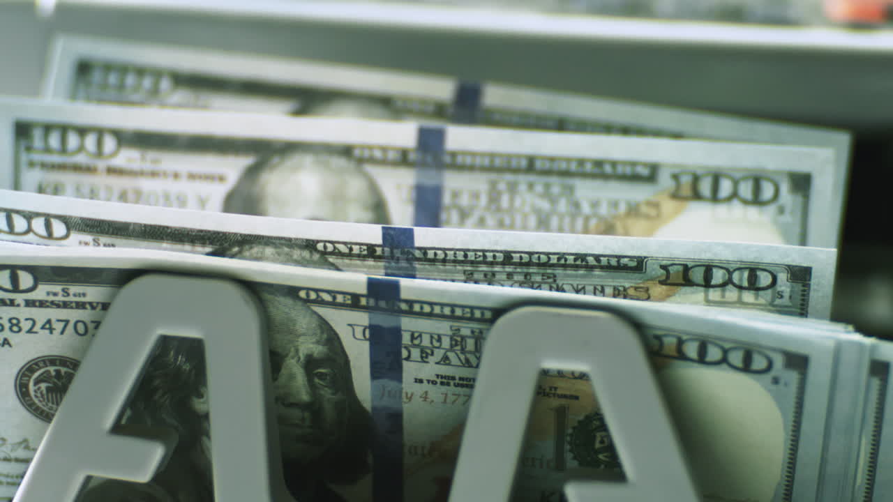 디펜서 에 있는 100 달러 지폐 의 어리