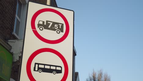 maximum speed limit of 20 miles per hour traffic road sign in 4k.