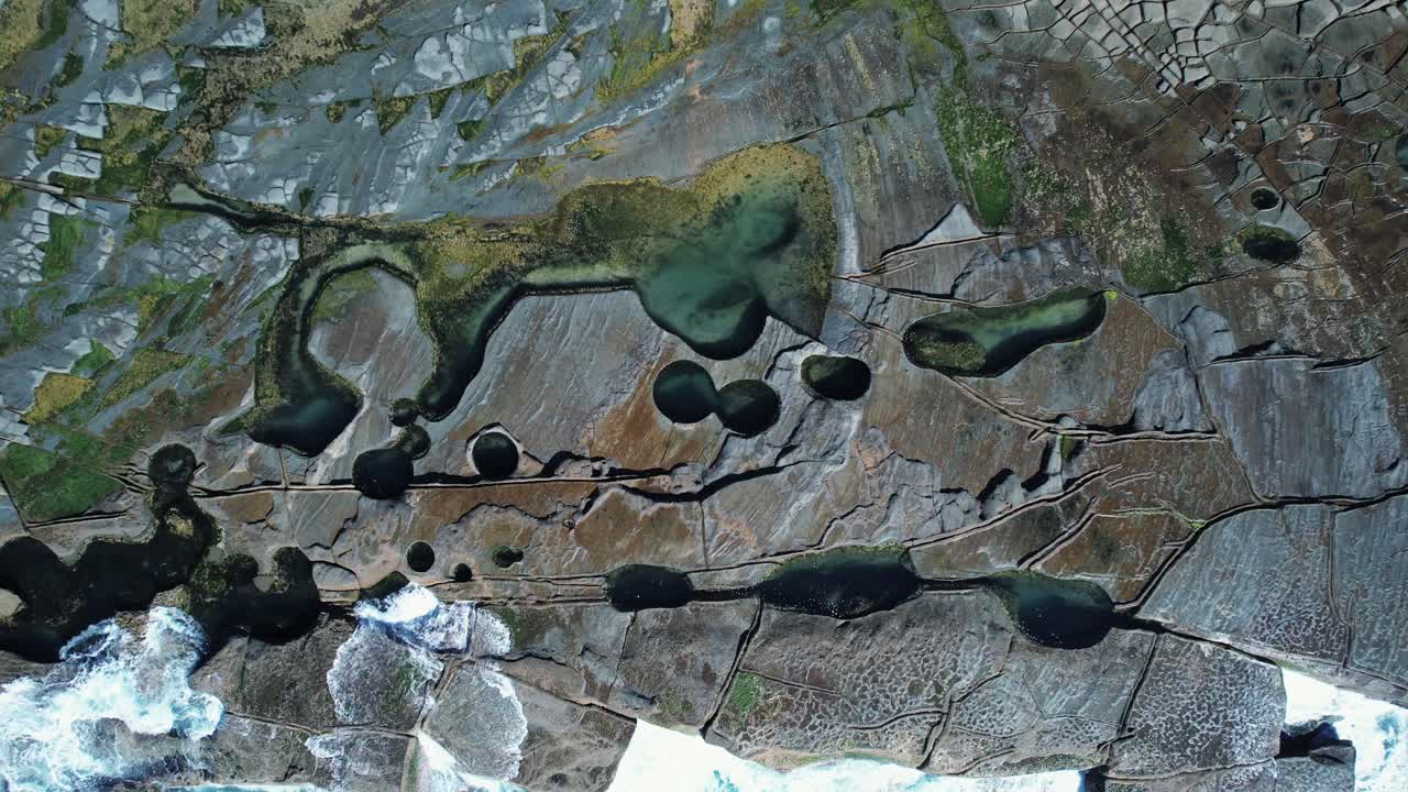 그림 8 수영장, 호주, 수영장 내부에서 높은 곳까지 드론이 발사됩니다.