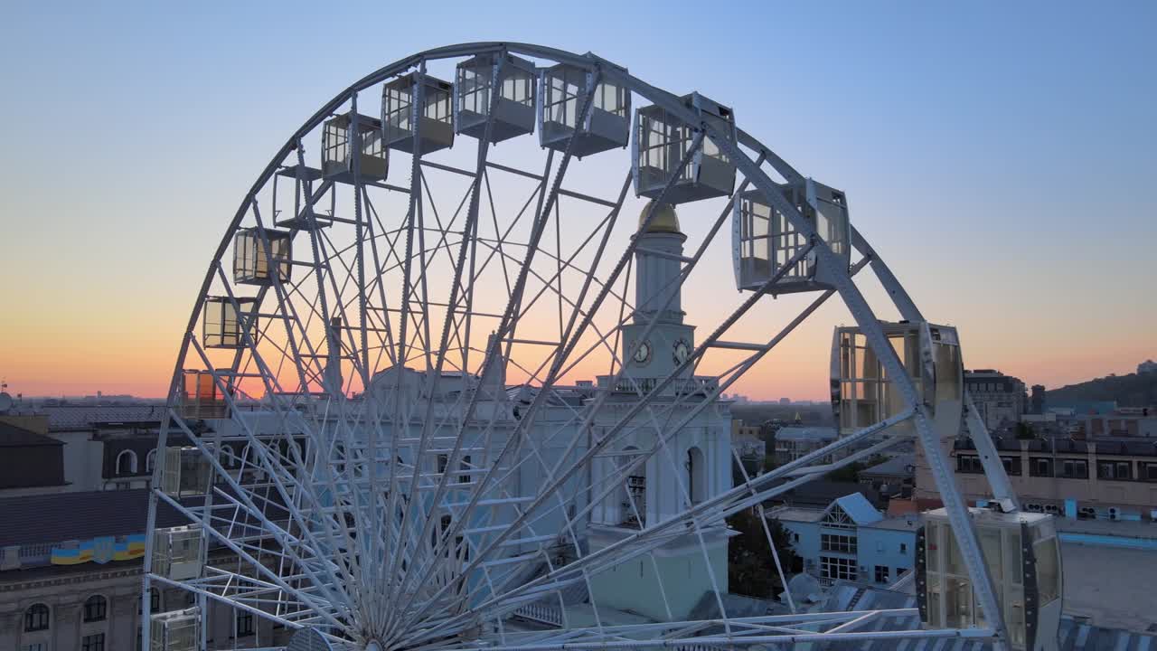 우크라이나 키예프 에서 해가 뜨는 아침 에 페리스  의 공중 사진