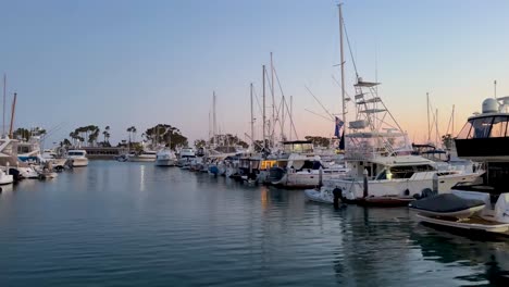 Dana-Point-Harbor-Es-Un-Pintoresco-Destino-Costero-Ubicado-En-El-Sur-De-California,-EE.UU.