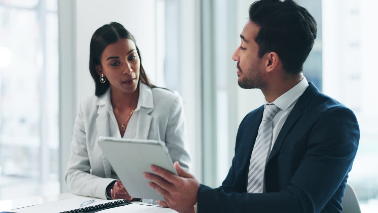 Tablet, reunión y colaboración empresarial