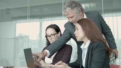 Senior-manager-in-pointing-in-laptop-monitor-and-showing