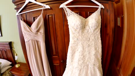 wide-shot-of--bride---bridemaid-wedding-dress