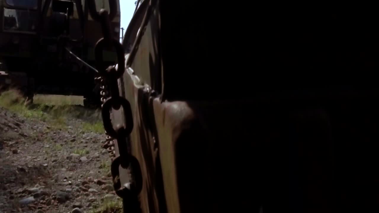 오래된 녹슨 중장비 기계, 극적인 슬로우 모션을 닫습니다.