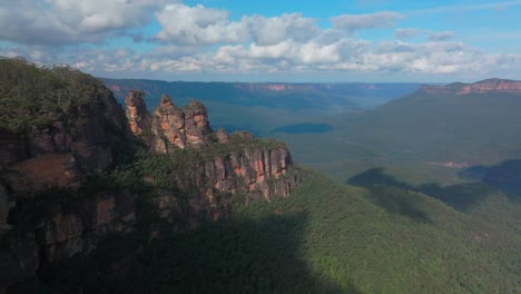 three sisters blue mountains drone aerial katoomba sydney nsw australia echo point lookout cliff walk world heritage national park gum tree eucalyptus forest bluesky sunny day clouds upwards motion