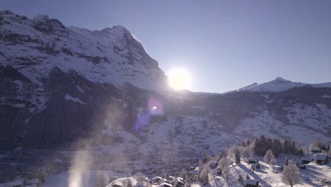 瑞士格林德瓦爾德 (grindelwald) 雪山村 (雪山村) 景觀: 瑞士艾格山 (eiger) 的壯觀景色