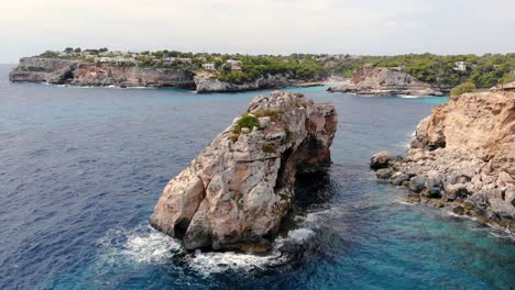 Rocas-Y-Acantilados-De-La-Isla-Costera-De-Mallorca