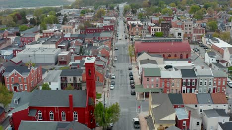 Die-Luftneigung-Nach-Oben-Zeigt-Die-Wunderschöne-Altstadt-In-Der-Amerikanischen-Stadt