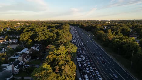 Una-Vista-Aérea-De-La-Avenida-Estatal-Del-Sur-En-Long-Island,-Nueva-York