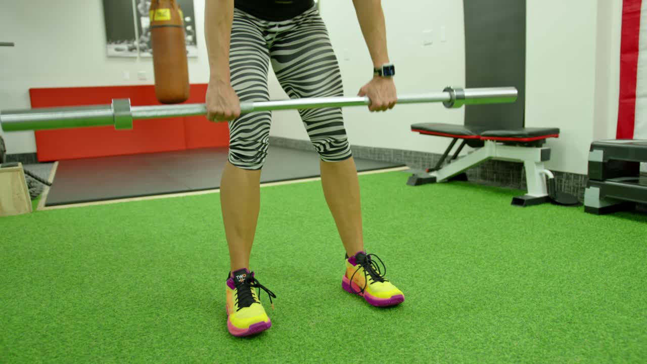 Model staying fit and bodybuilding, achieving goals