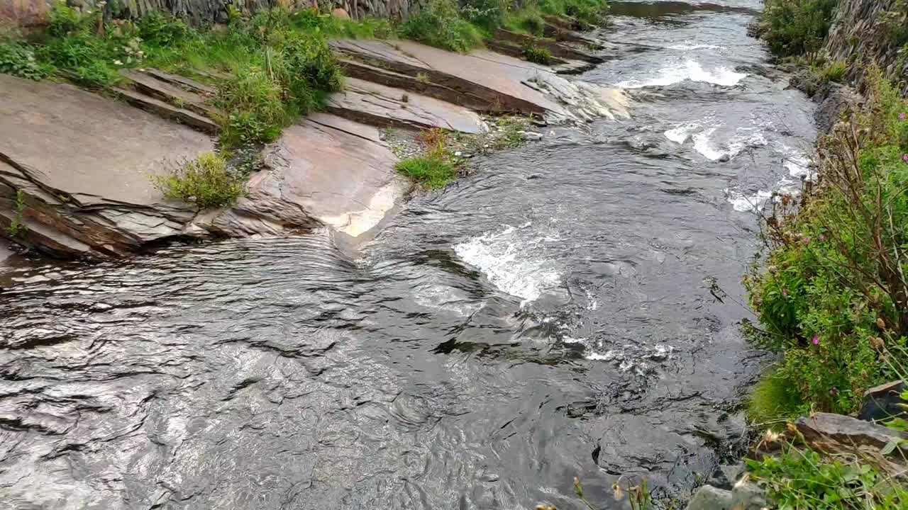 río en el pueblo de boscastle, cornualles