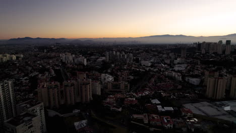 Toma-Aerea-Del-Amanecer-En-La-Ciudad-De-Mexico