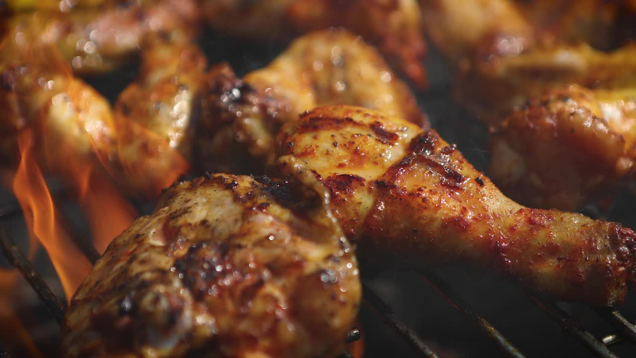 deliciosos trozos de pollo fritos a la parrilla