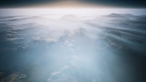 cordillera de los alpes disparo aéreo volando