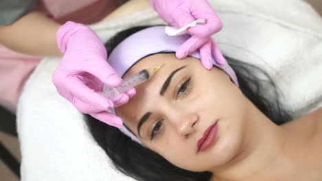 procedimiento de inyección facial