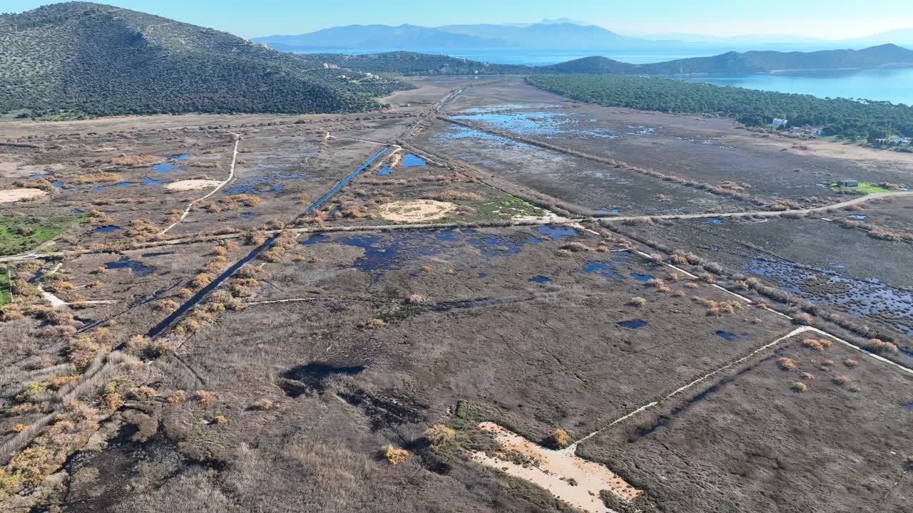 Sorvolo di una zona umida con un drone