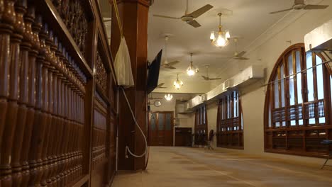 inside empty view of hallway at al masjid al burhani in karachi