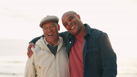 Gesicht,-Mann-Und-älterer-Vater-Am-Strand-Für-Den-Urlaub