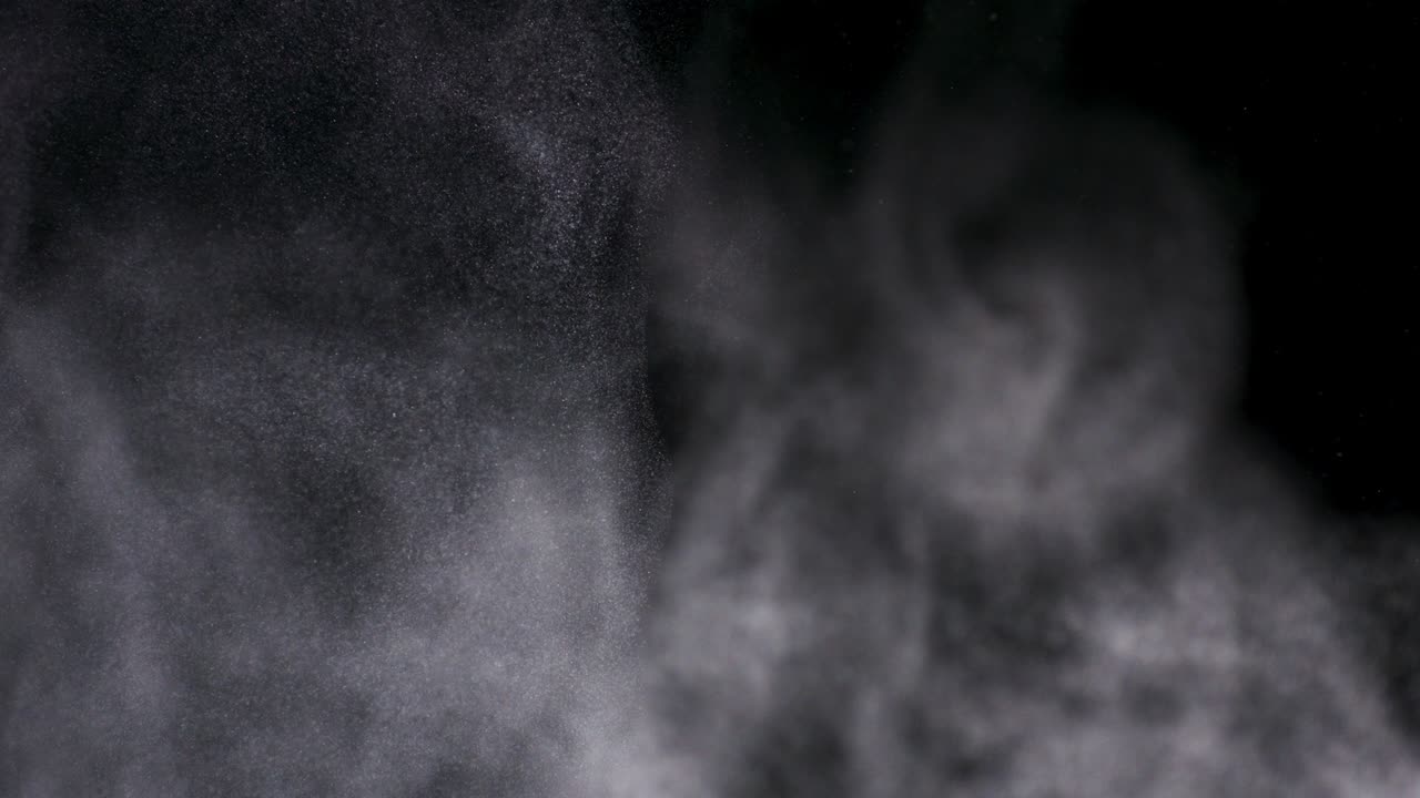 검은 바탕에 분리 된 파우더