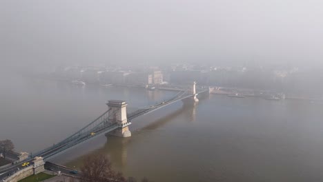 Puente-De-Las-Cadenas-En-Budapest-Hungría-Dron-4k