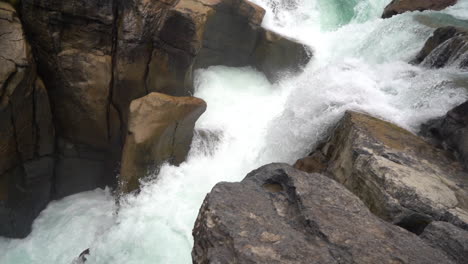 cataratas sunwapta, parque nacional jasper, alberta, canadá