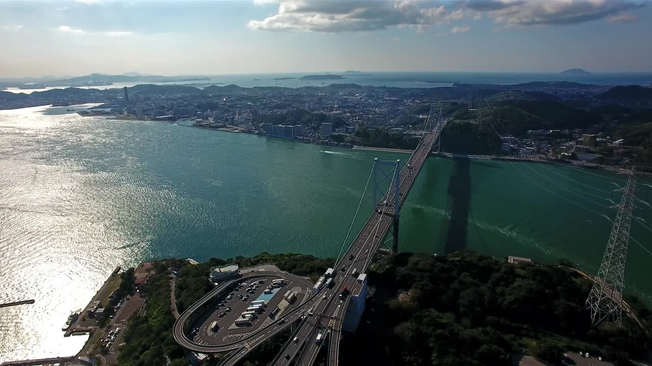 Vista aérea de rodovia, Ponte Kanmon no verão