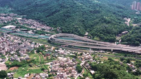 Unglaubliche-Autobahnauffahrt-Von-Kowloon-Hang-Tai-Po-Hongkong,-Eingebettet-In-Die-Berge