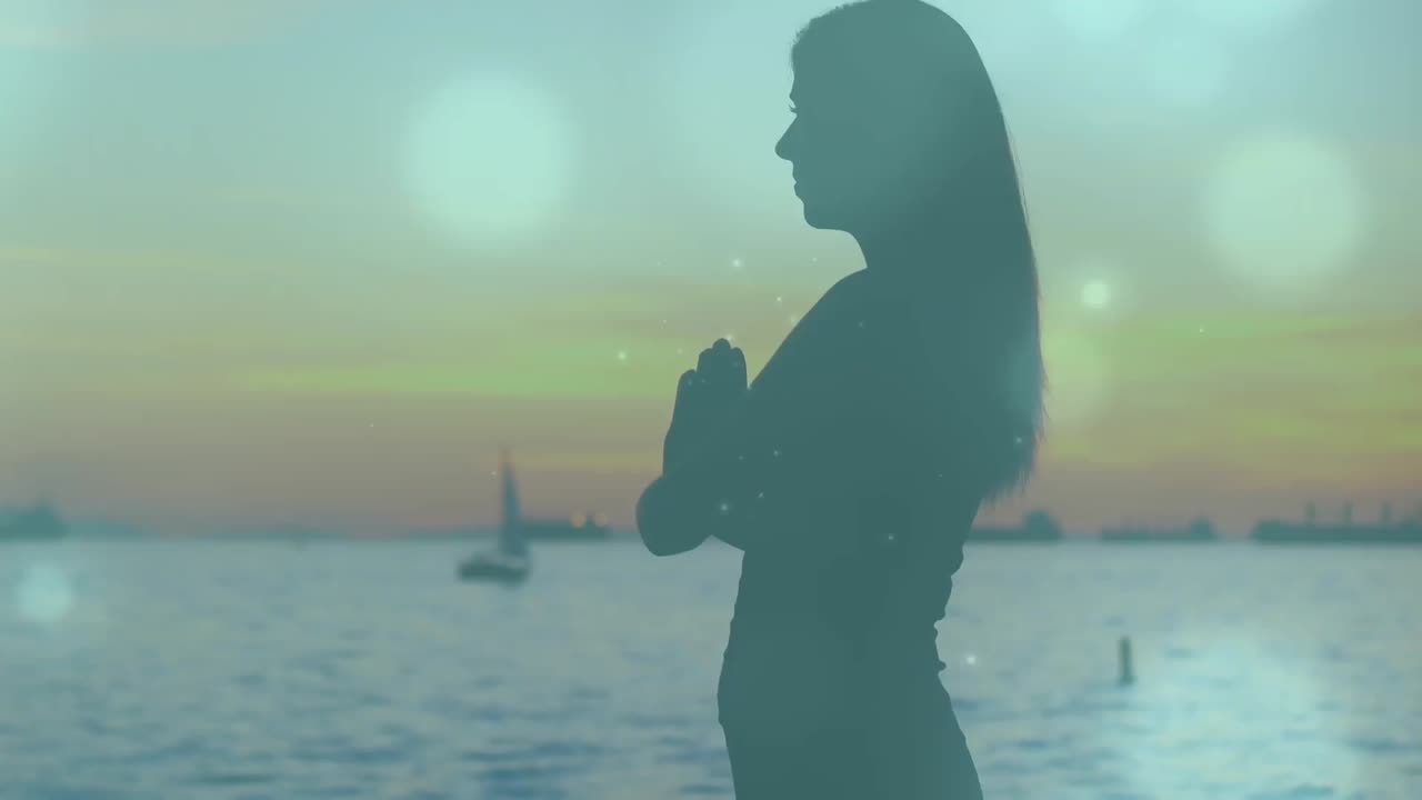 해변 에서 명상 하는 젊은 백인 여자