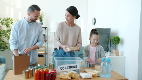 family donates food