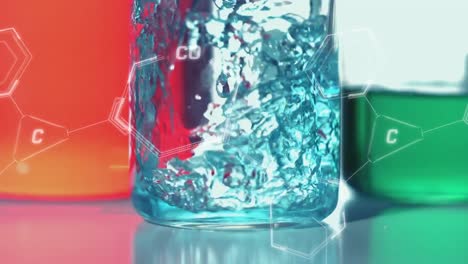 animación de fórmulas químicas sobre vasos medidores