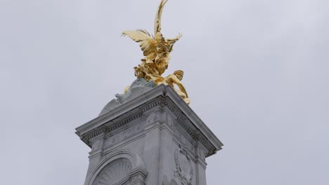 buckingam monument palace victoria london