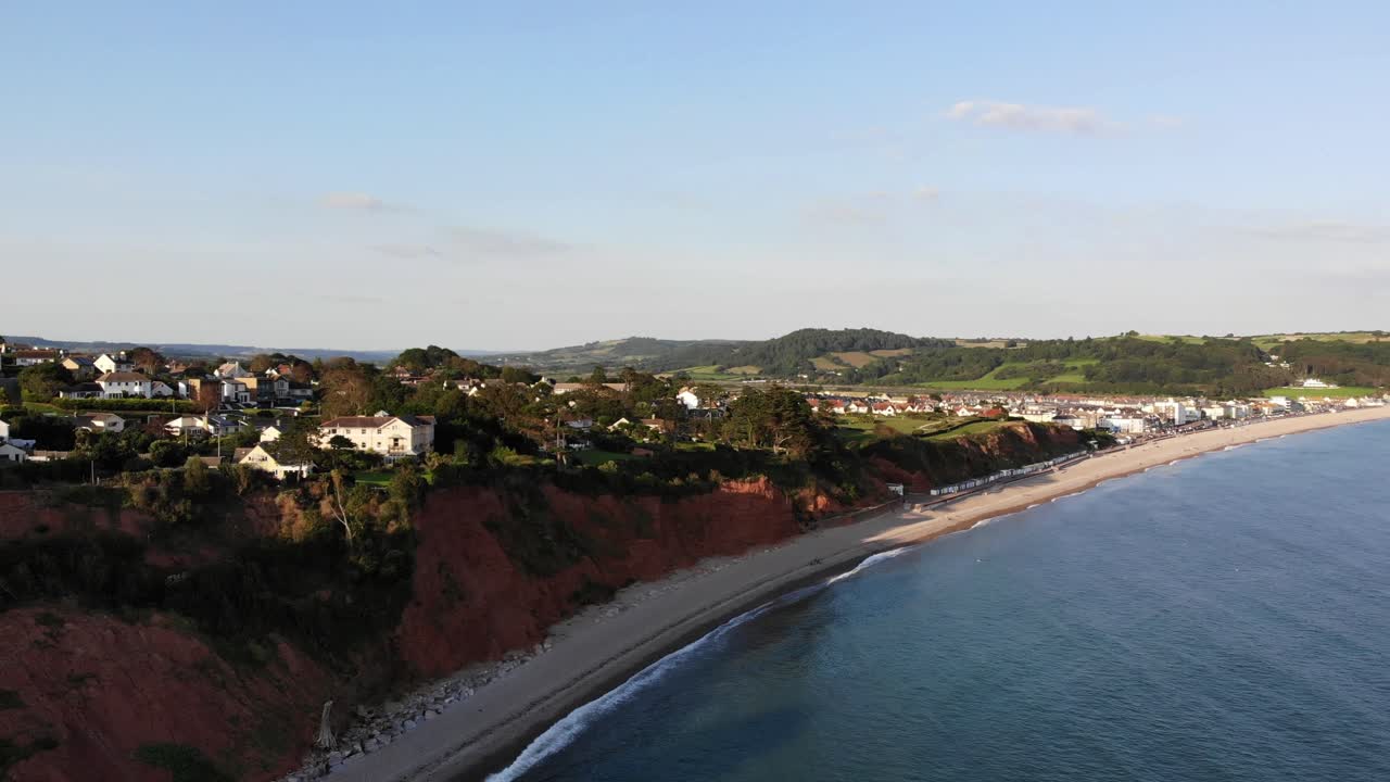 утренний вид на побережье пляжа ситон