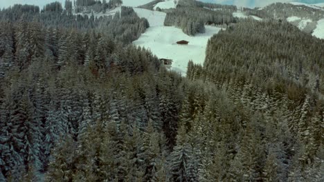 Wintertime-on-the-Snowy-Slopes-at-Zell-am-See-Ski-Resort,-Aerial-Drone