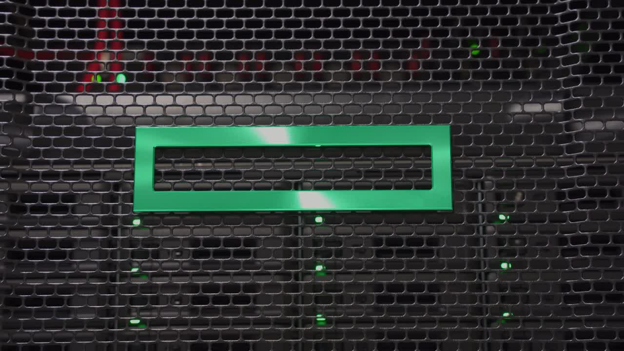 el ícono de hewlett packard entreprise aparece en el servidor de datos desde la sala de computadoras oscura