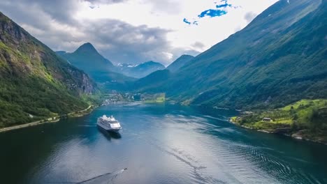 Cruise-Liners-On-Geiranger-fjord,-Norway