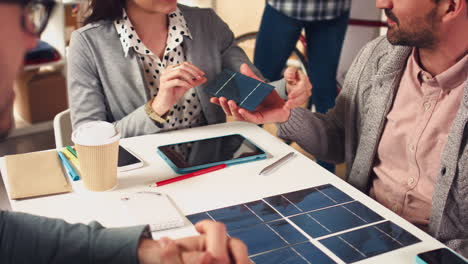 Paneles-Solares,-Gente-De-Negocios